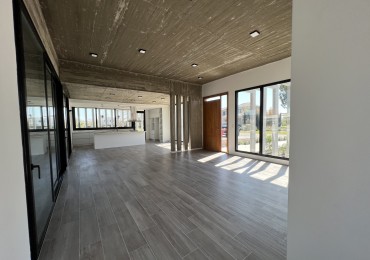 Hermosa Casa a Estrenar - Jardin y Piscina