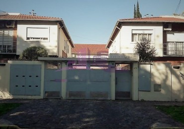 Duplex de 3 Ambientes con Patio y Cochera.
