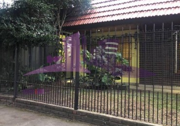 Casa 4 Ambientes con Doble Cochera Cubierta